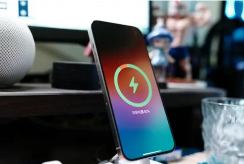 肥城苹果15换屏服务分享用什么充电器给iPhone15充电更好 